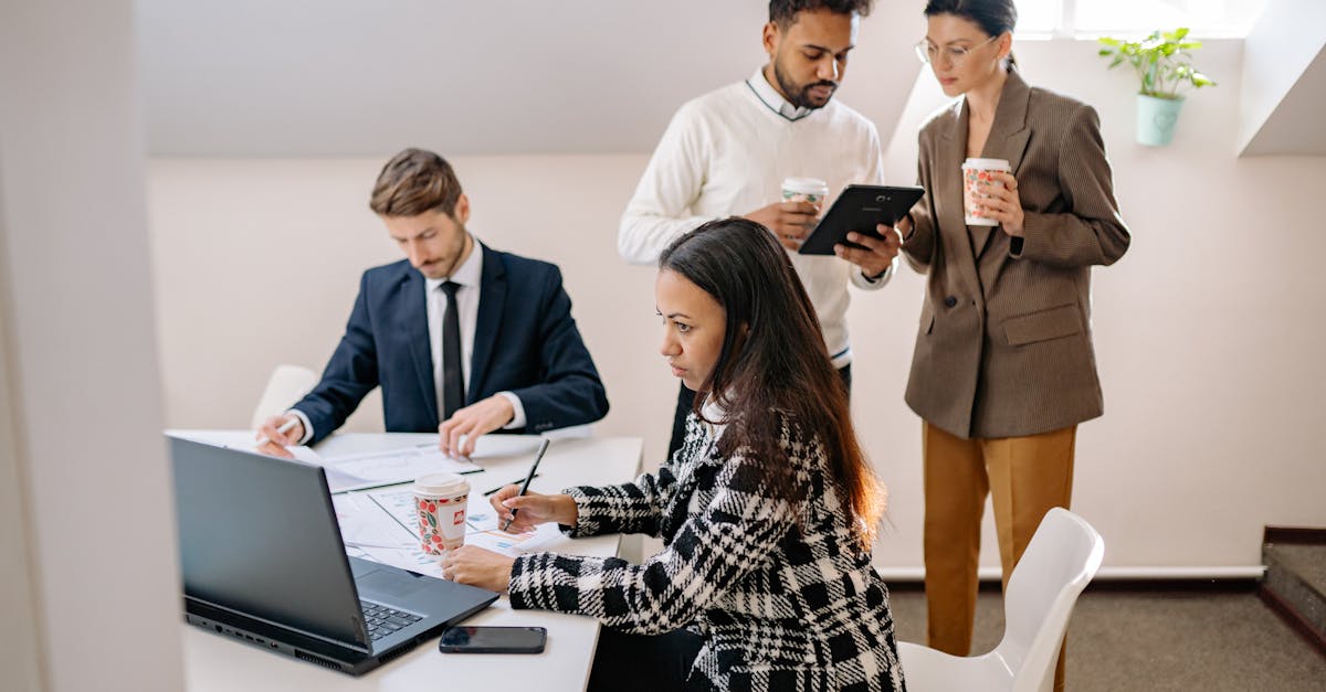 大量出售电话卡:实名制账号:着手保障网络媒体良好风尚和用户权益